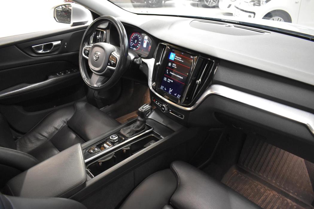 VOLVO V60 2020