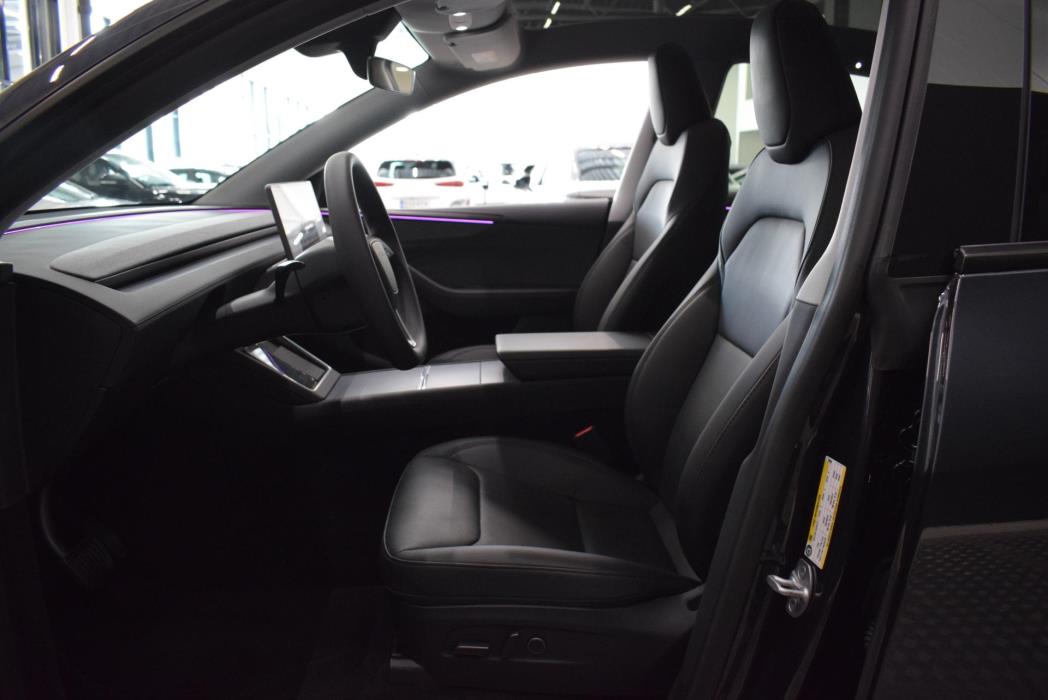 TESLA Model Y 2025