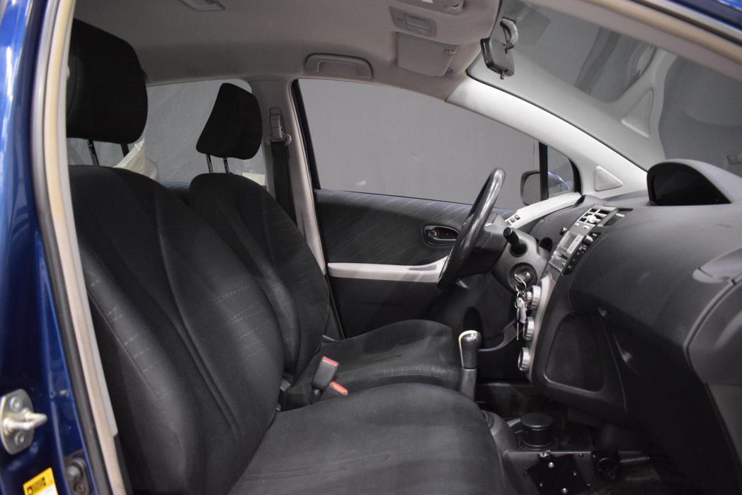 TOYOTA Yaris 2006