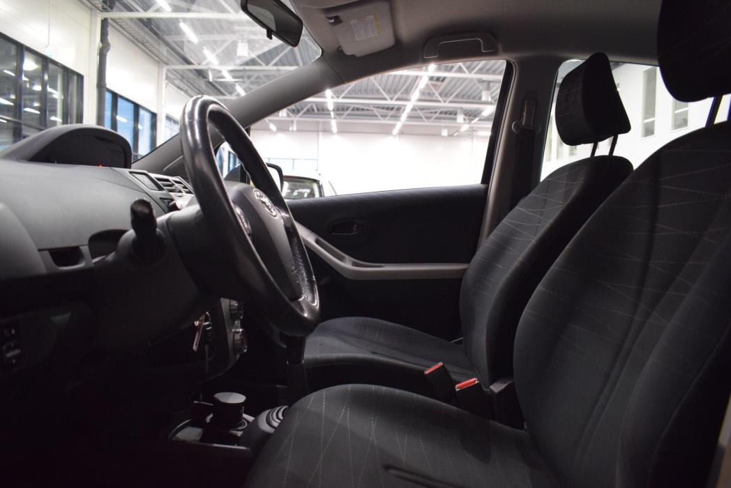 TOYOTA Yaris 2006