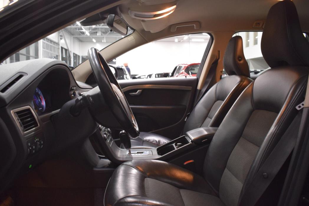 VOLVO V70 2009