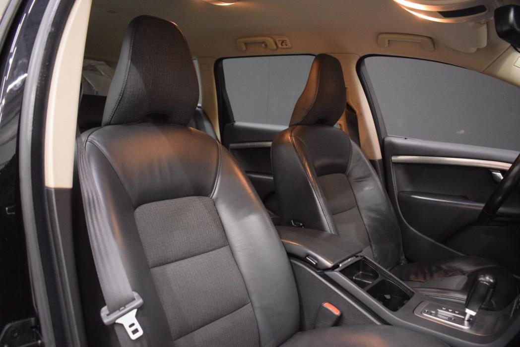 VOLVO V70 2009