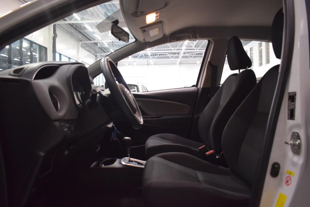 TOYOTA Yaris 2015