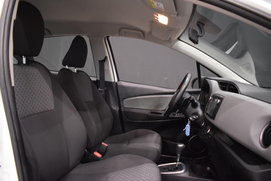 TOYOTA Yaris 2015