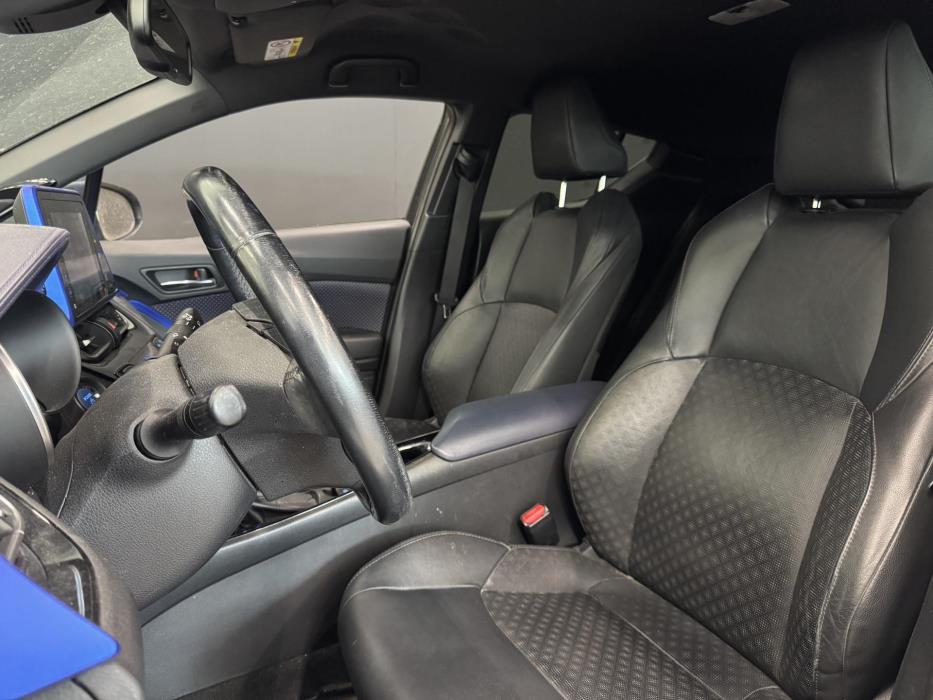 TOYOTA C-HR 2017