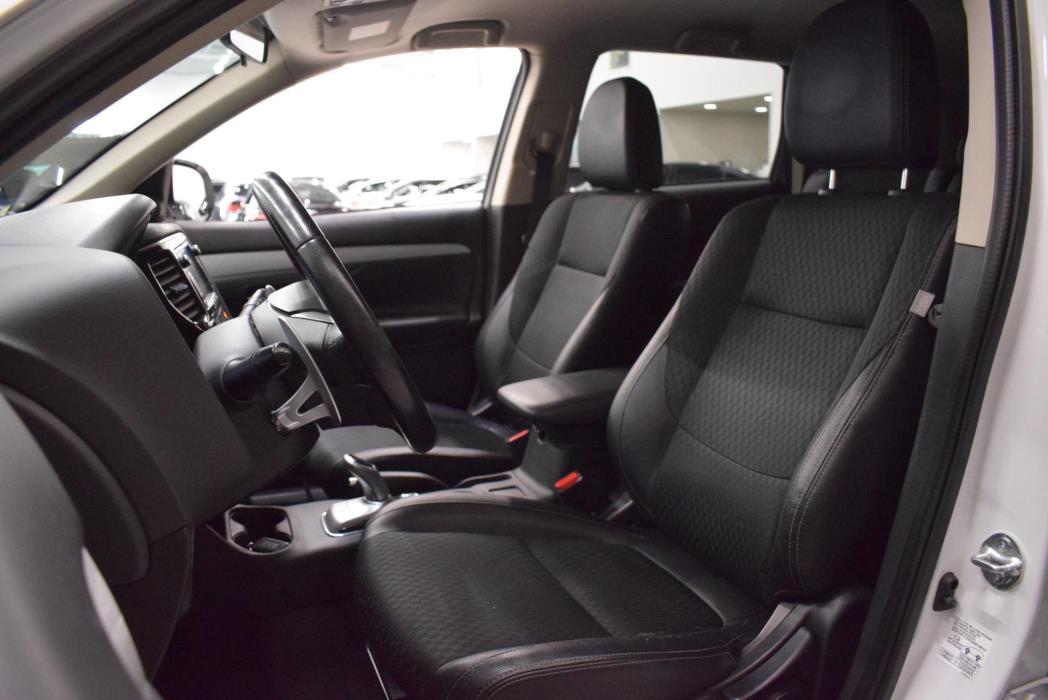 MITSUBISHI Outlander PHEV 2015