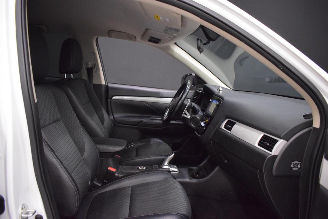 MITSUBISHI Outlander PHEV 2015