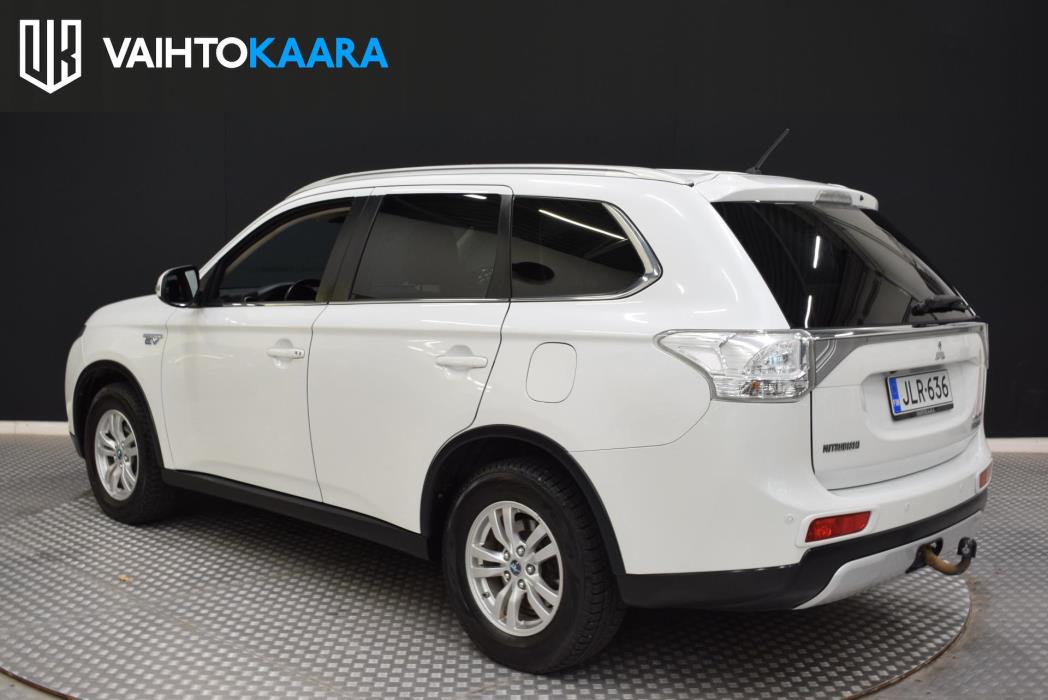 MITSUBISHI Outlander PHEV 2015