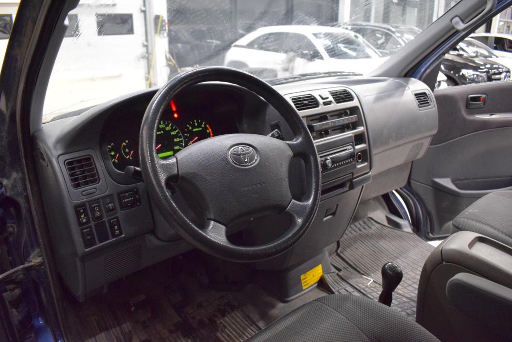 TOYOTA Hiace 2009