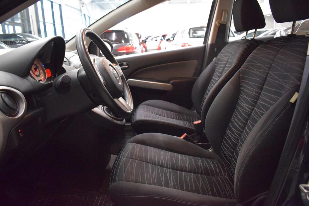 MAZDA 2 2011