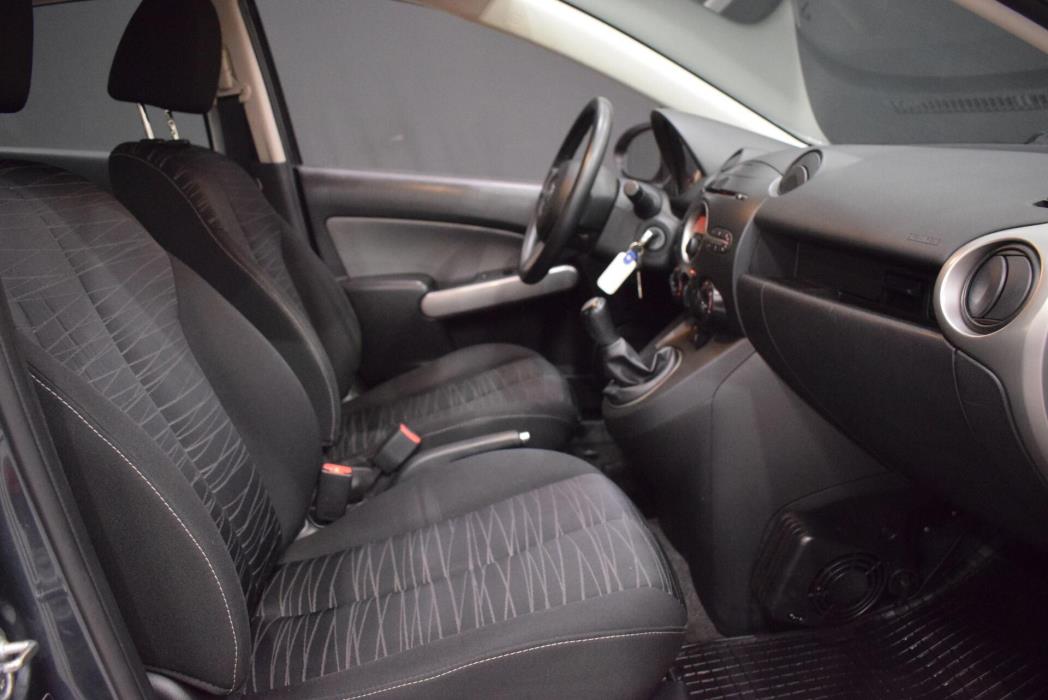MAZDA 2 2011