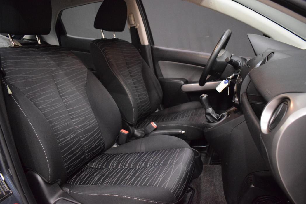 MAZDA 2 2011