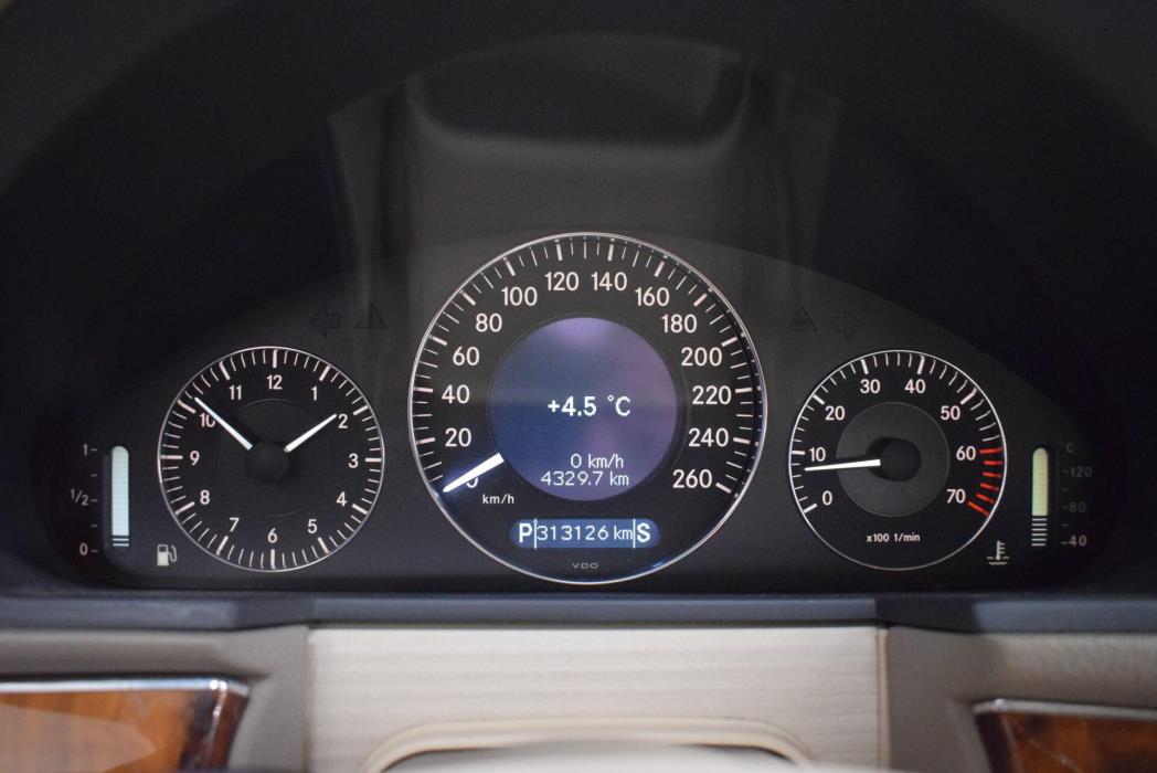 MERCEDES-BENZ E 2002