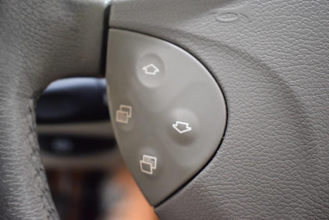 MERCEDES-BENZ E 2002