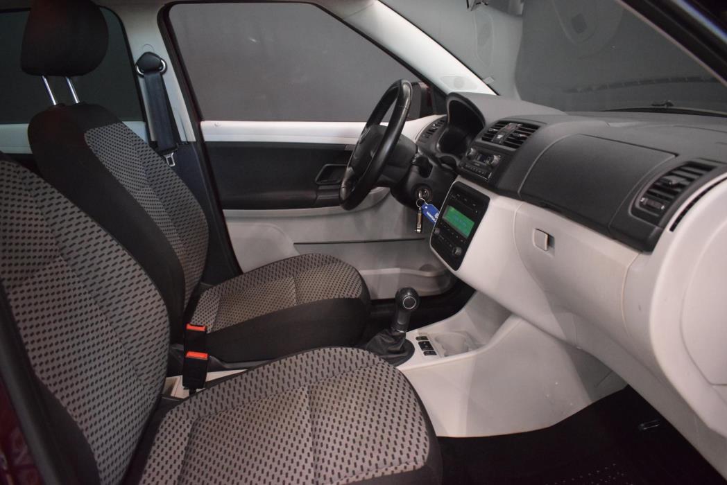 SKODA Fabia 2012