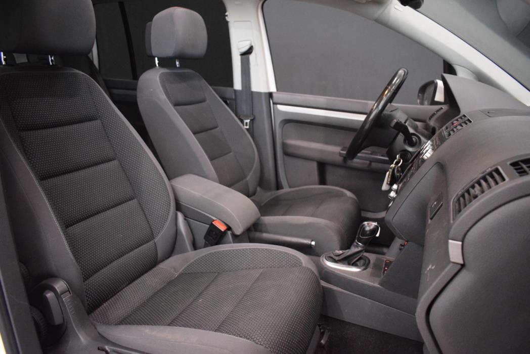 VOLKSWAGEN Touran 2014