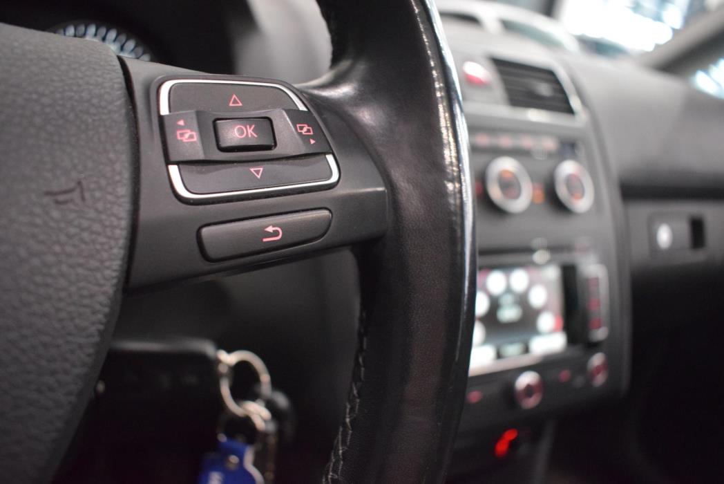 VOLKSWAGEN Touran 2014