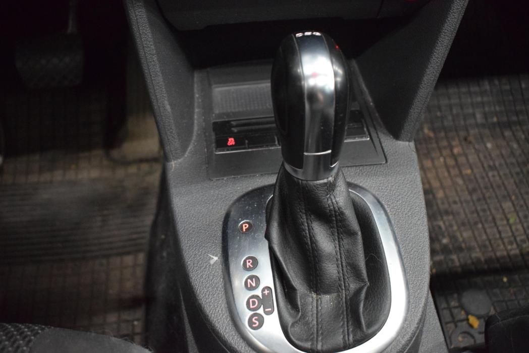 VOLKSWAGEN Touran 2014