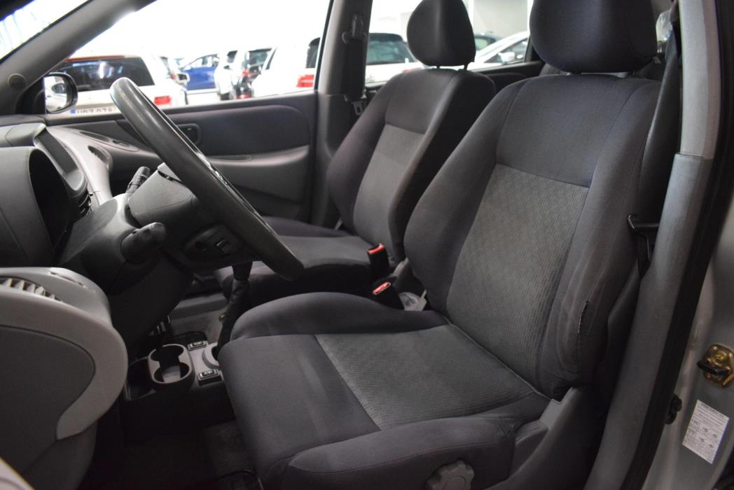 NISSAN Almera 2005
