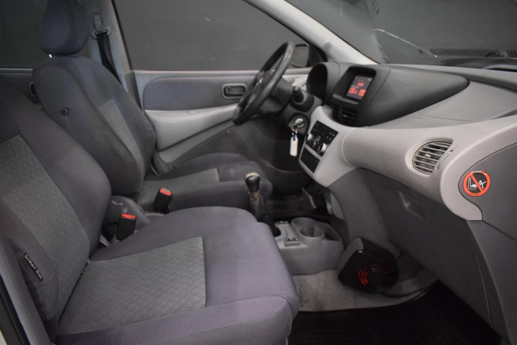 NISSAN Almera 2005