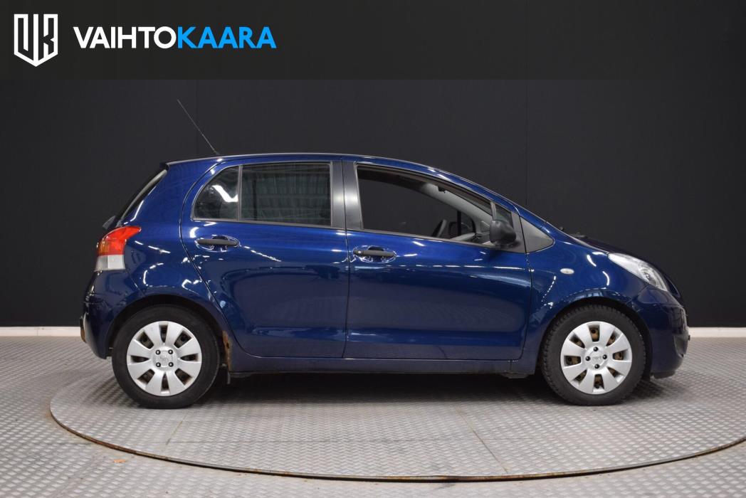 TOYOTA Yaris 2010