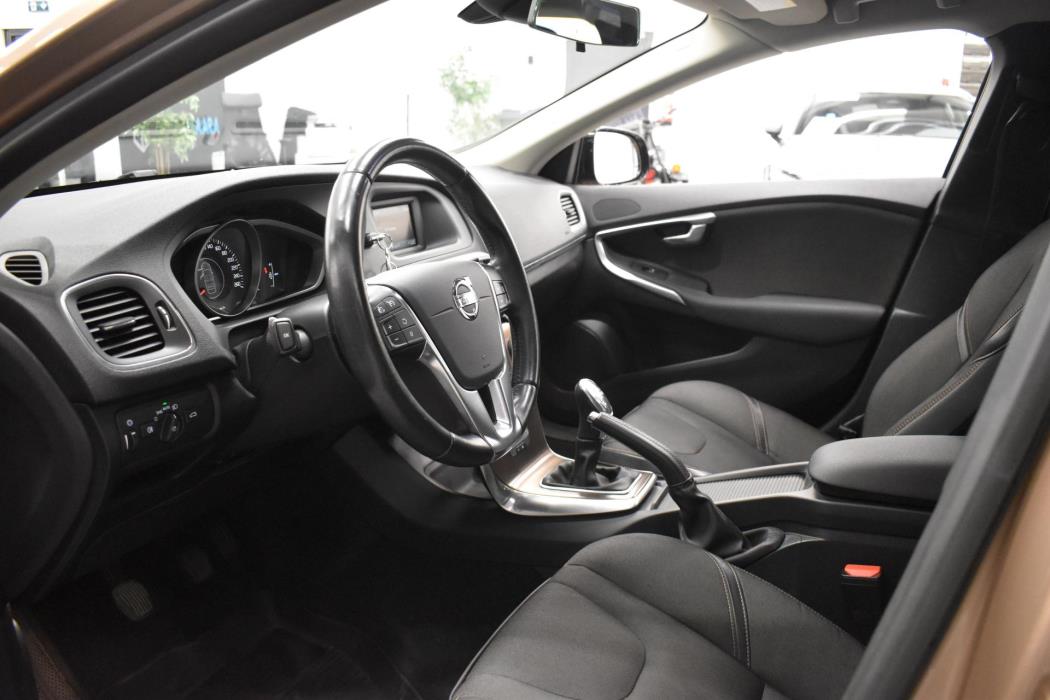 VOLVO V40 Cross Country 2013