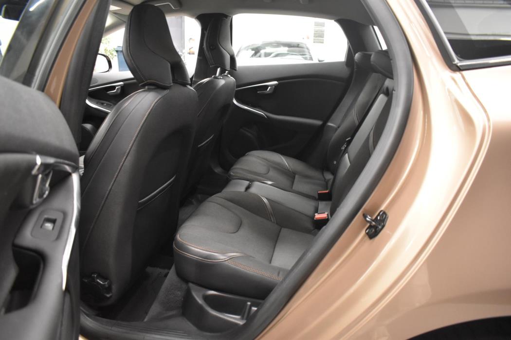 VOLVO V40 Cross Country 2013