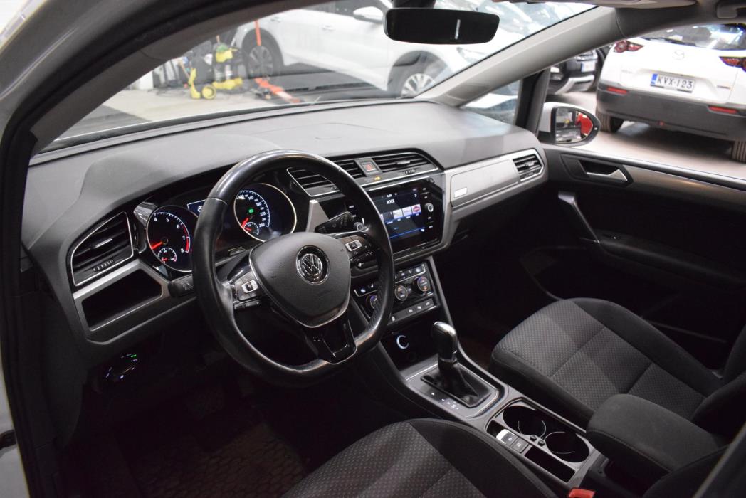 VOLKSWAGEN Touran 2018