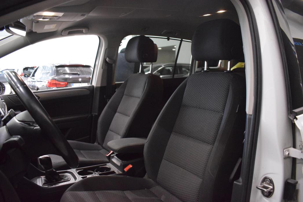 VOLKSWAGEN Touran 2018