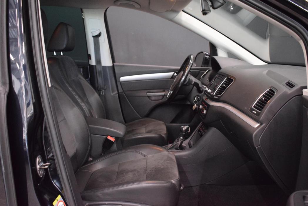 VOLKSWAGEN Sharan 2012