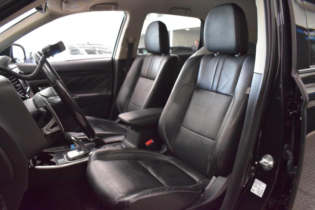 MITSUBISHI Outlander PHEV 2016