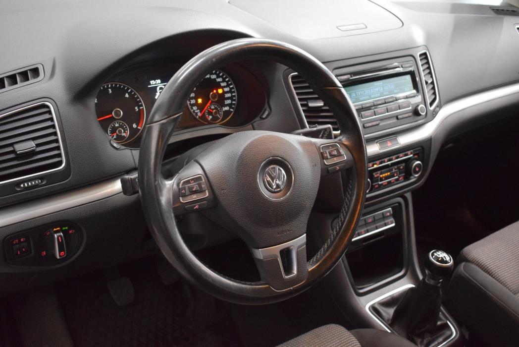VOLKSWAGEN Sharan 2012