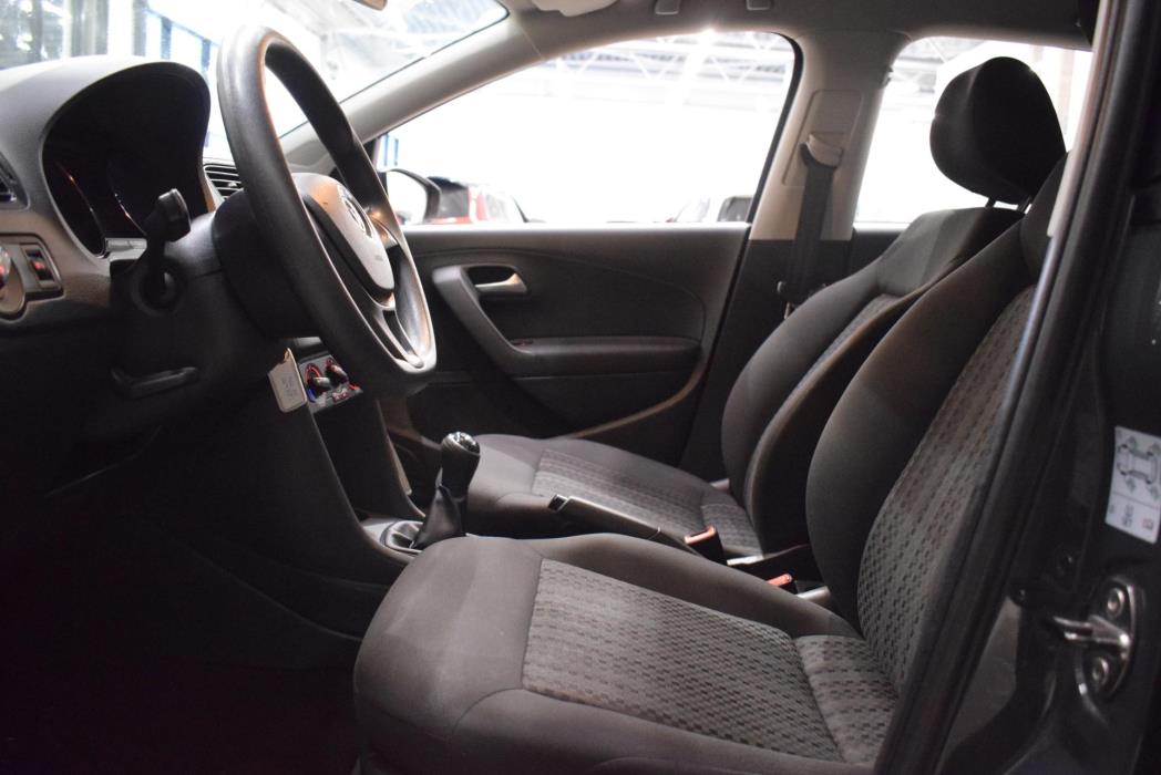 VOLKSWAGEN Polo 2016