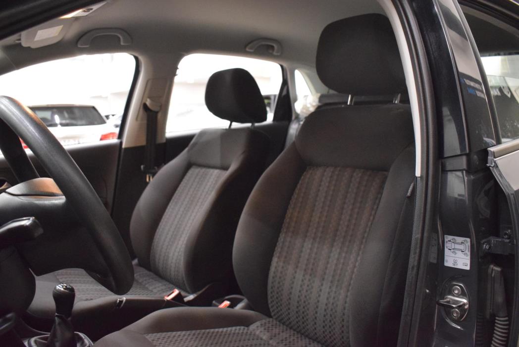 VOLKSWAGEN Polo 2016