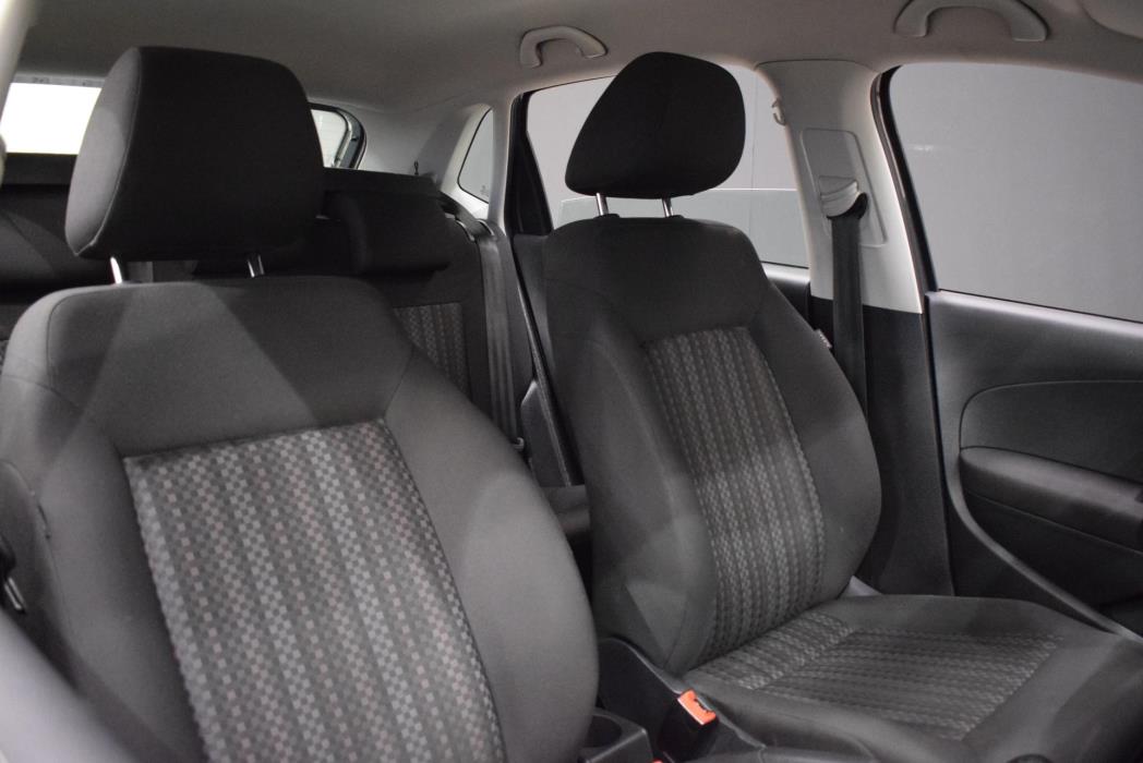 VOLKSWAGEN Polo 2016