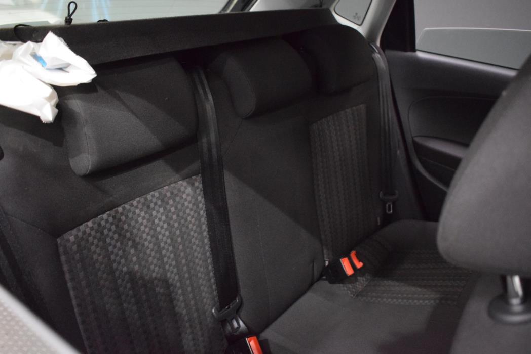 VOLKSWAGEN Polo 2016