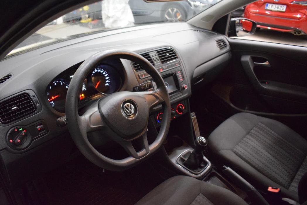 VOLKSWAGEN Polo 2016