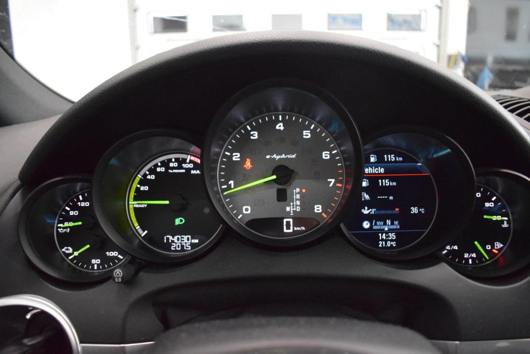 PORSCHE Cayenne 2015