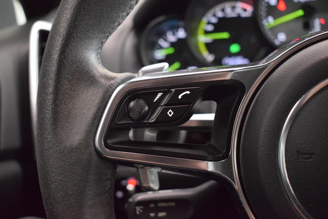 PORSCHE Cayenne 2015