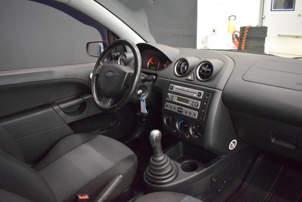 FORD Fiesta 2004