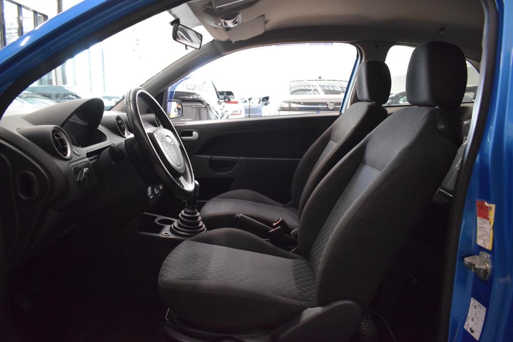 FORD Fiesta 2004