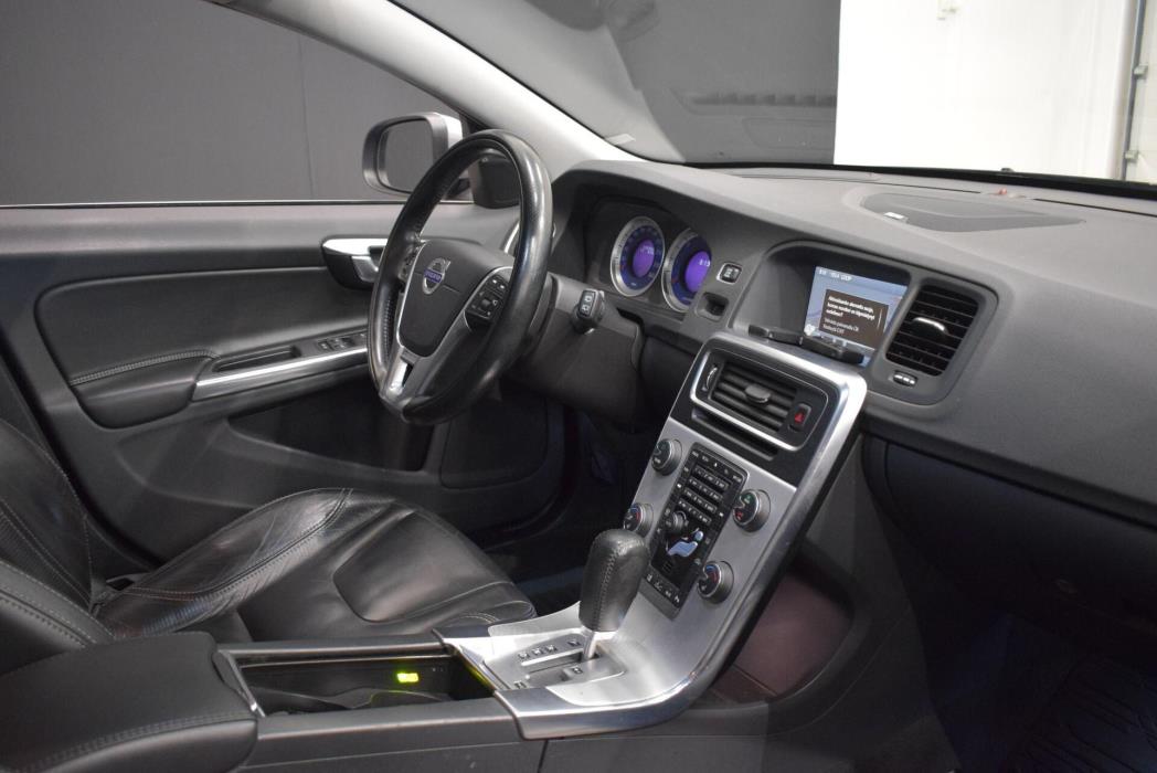 VOLVO V60 2011