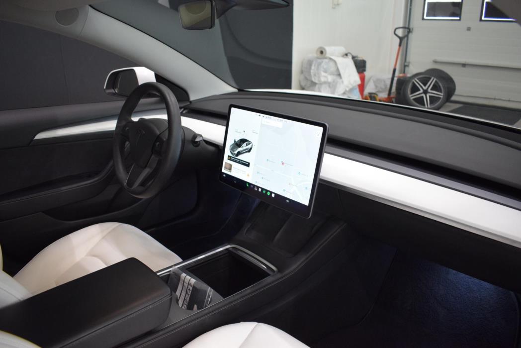 TESLA Model 3 2021