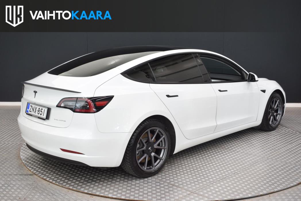 TESLA Model 3 2021