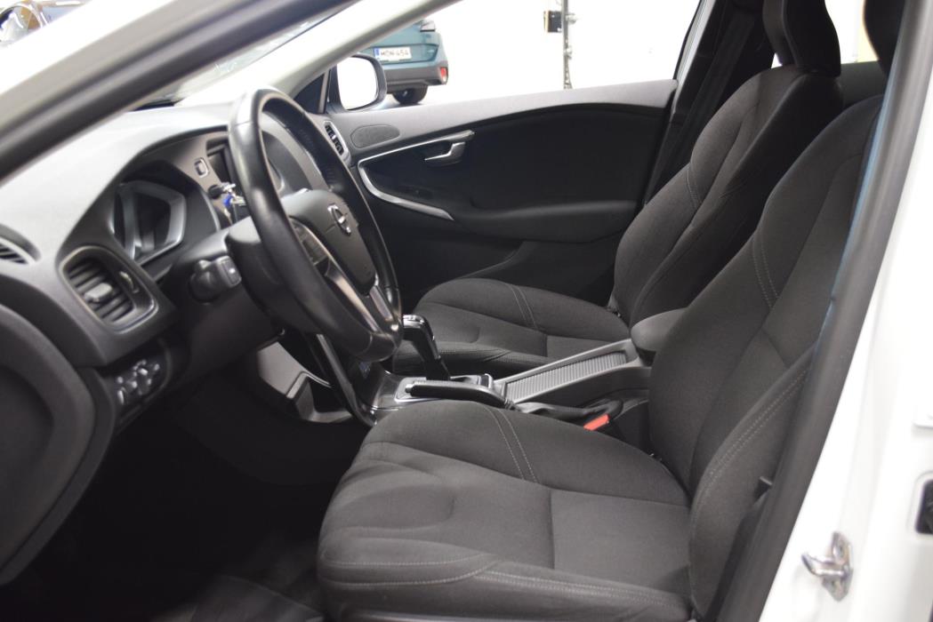 VOLVO V40 2017