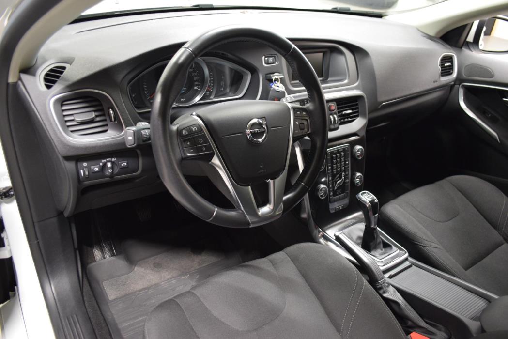 VOLVO V40 2017