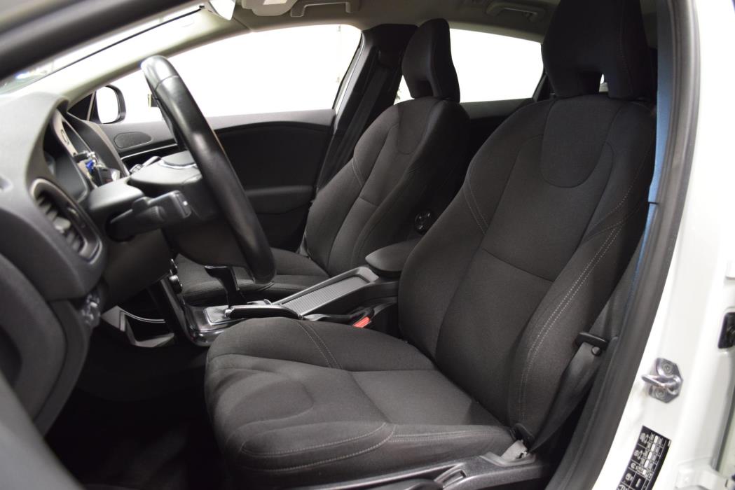 VOLVO V40 2017