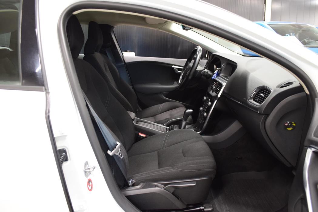 VOLVO V40 2017