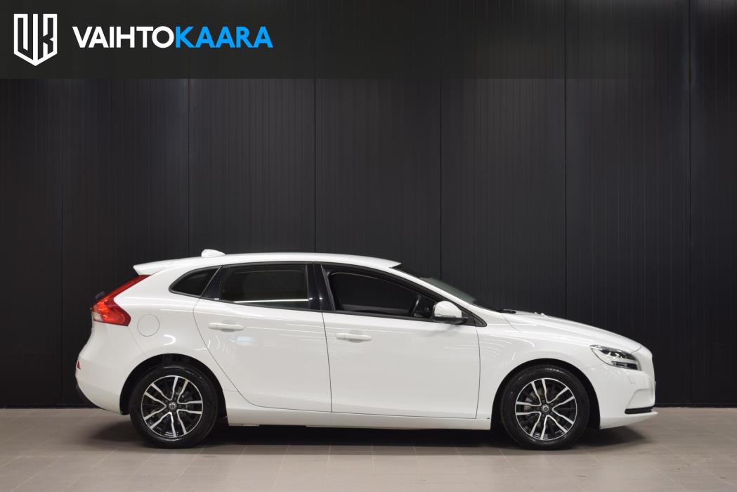 VOLVO V40 2017