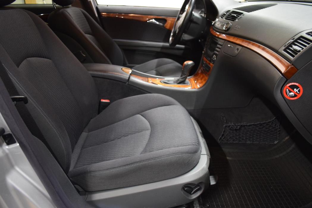 MERCEDES-BENZ E 2003